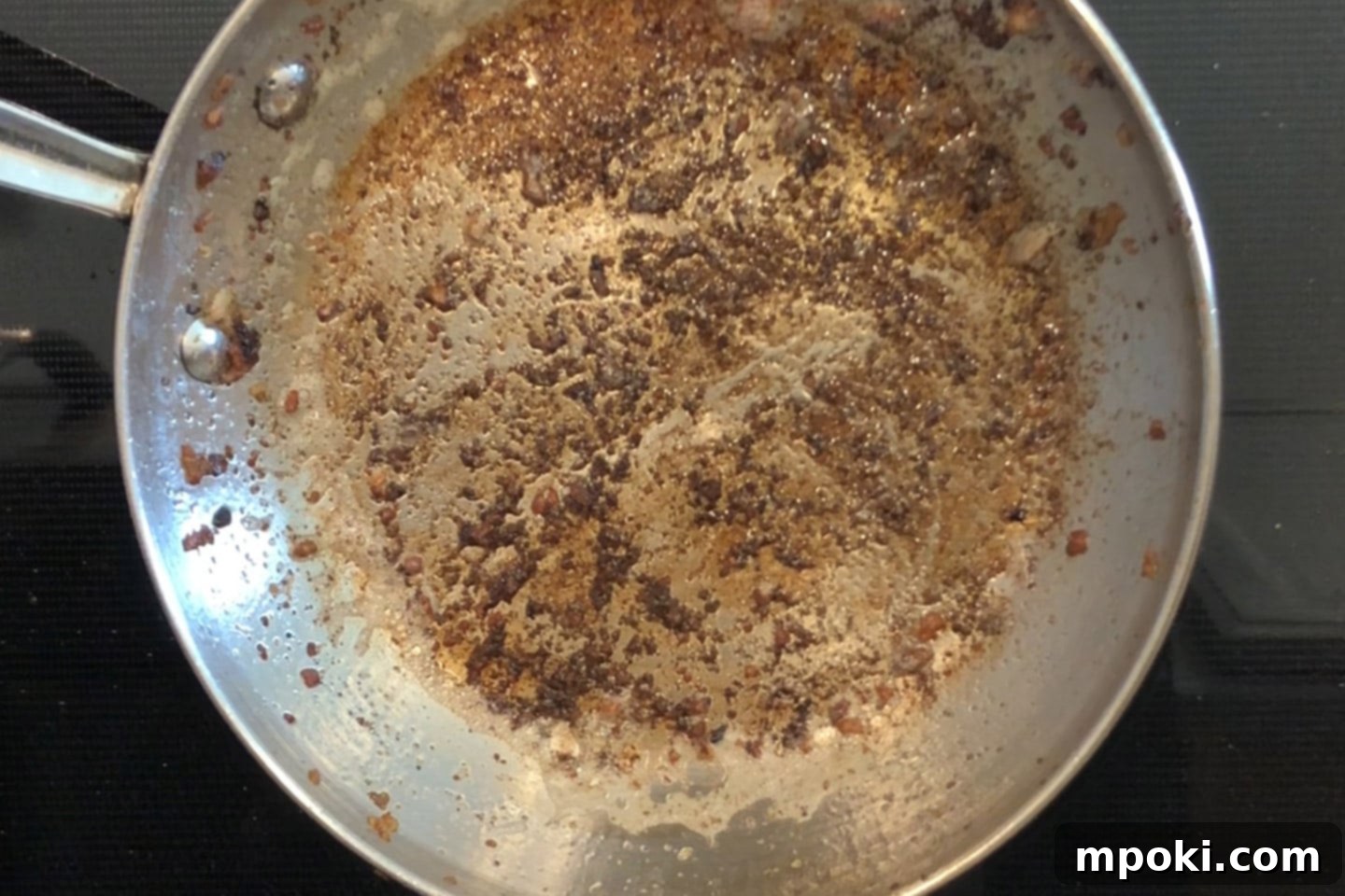 Burnt Pan Cleaning Made Simple 1 featured 2260