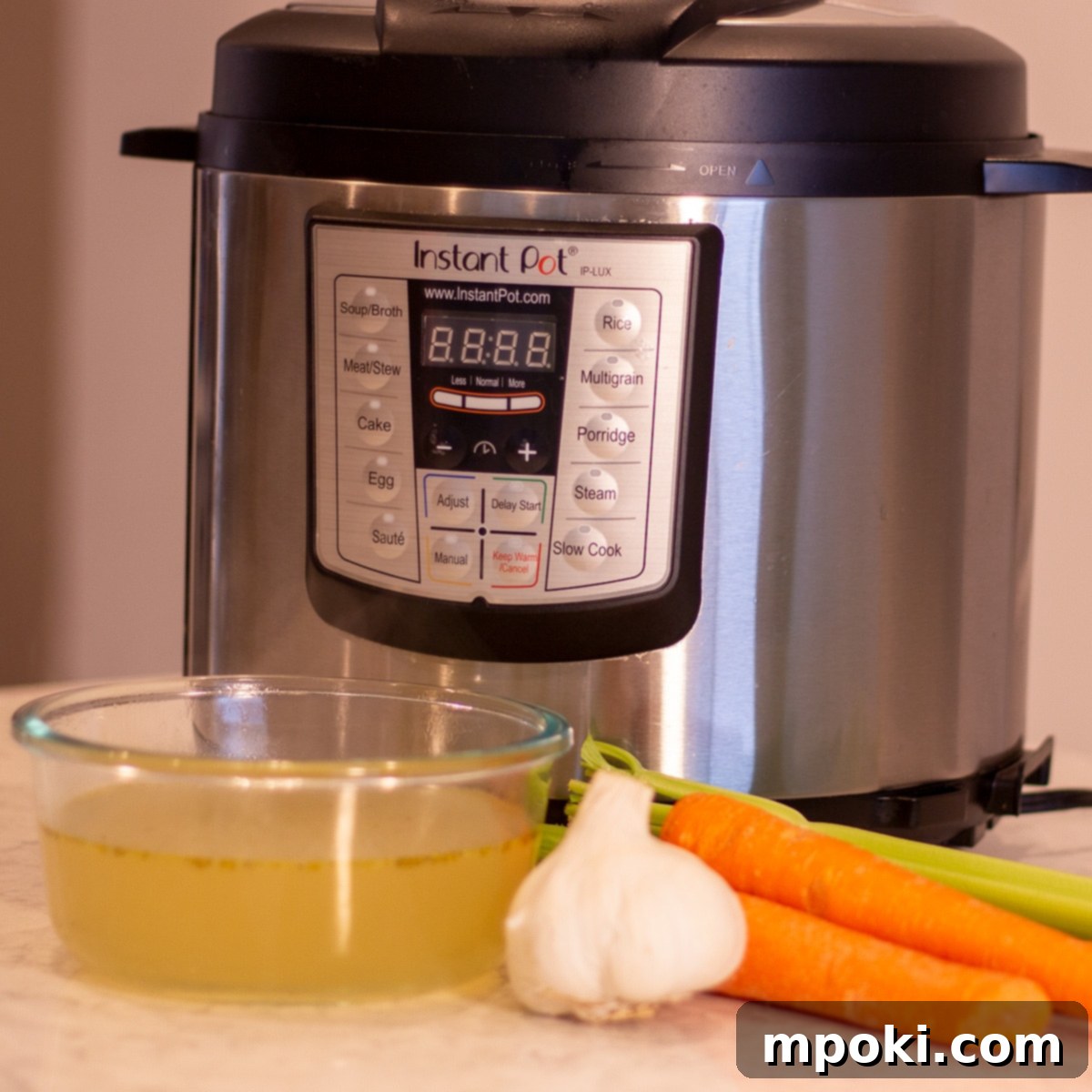 Homemade Instant Pot Chicken Broth 1 featured 4470